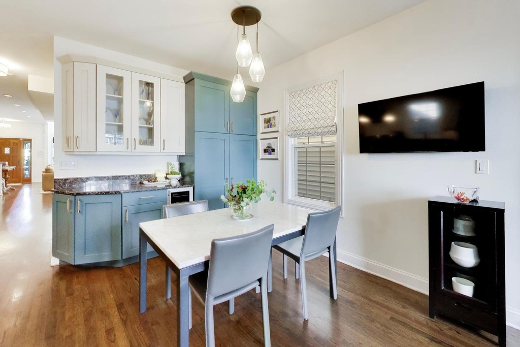 3104 N Southport Avenue - Photo 12