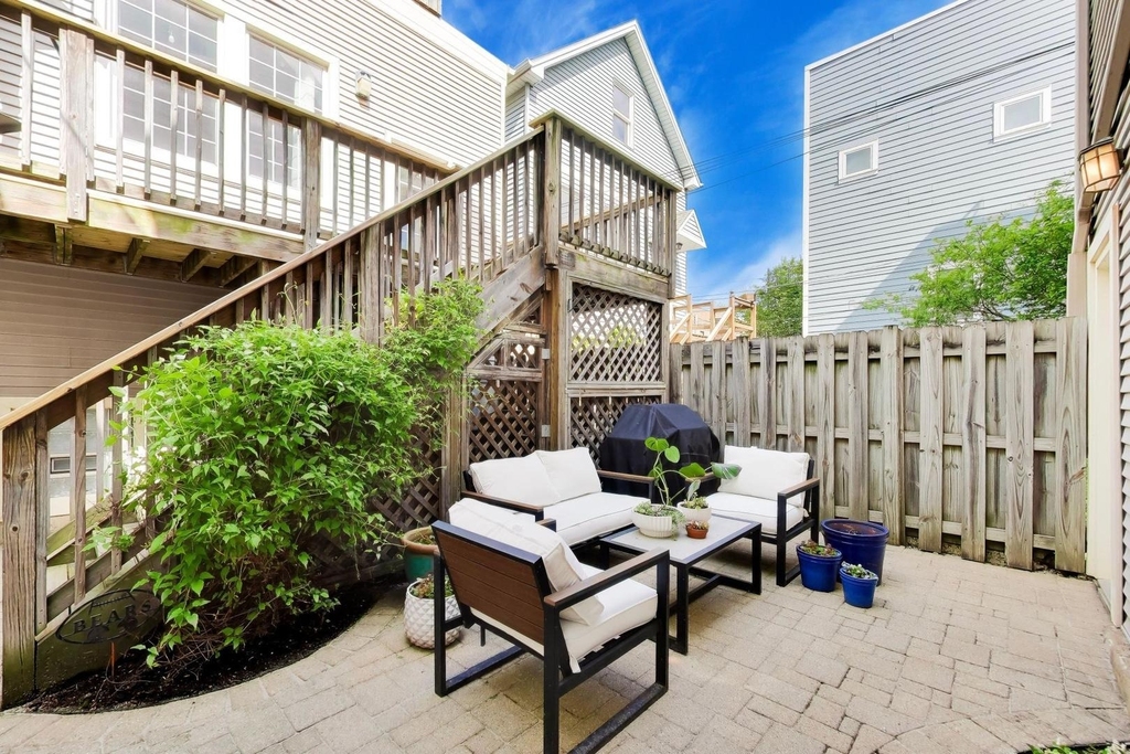 3104 N Southport Avenue - Photo 28