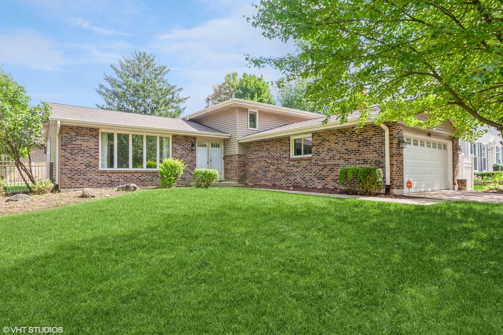 98 Quail Hollow Court - Photo 0