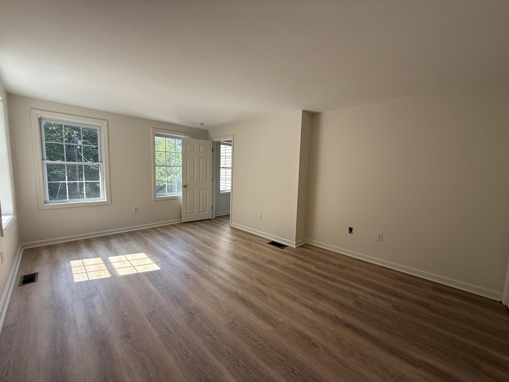 144 Main - Photo 12