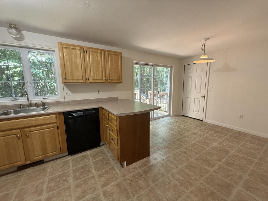 144 Main - Photo 4