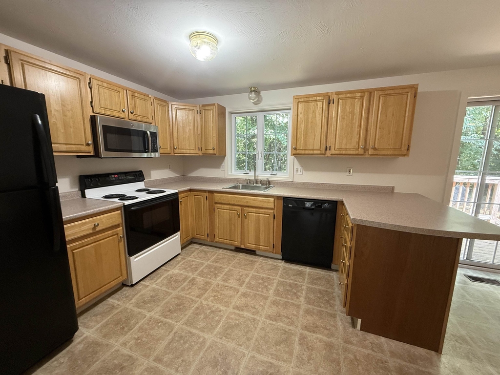 144 Main - Photo 3
