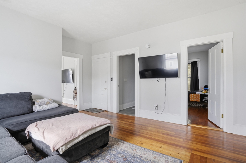 747 Union - Photo 6