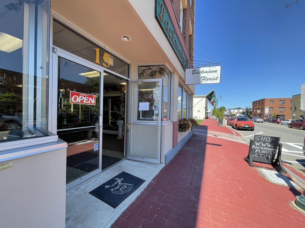 15 West Broadway - Photo 3