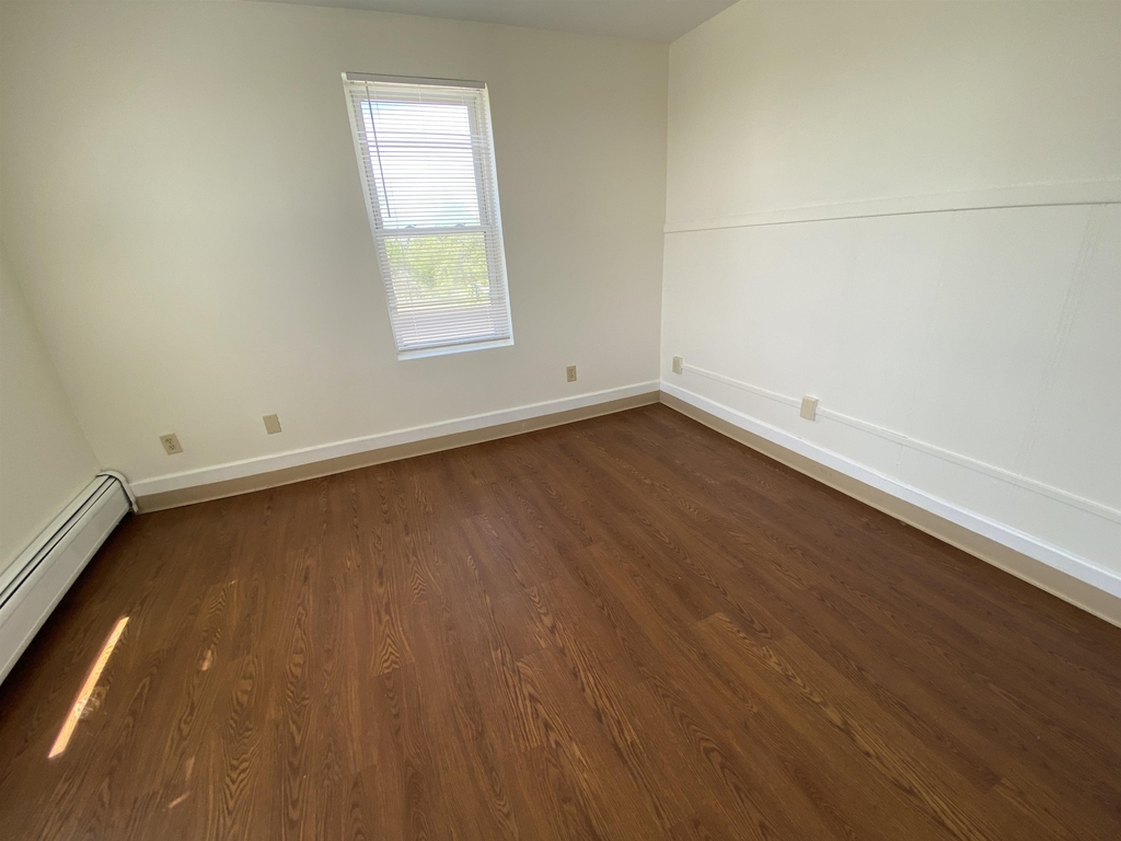 15 West Broadway - Photo 18