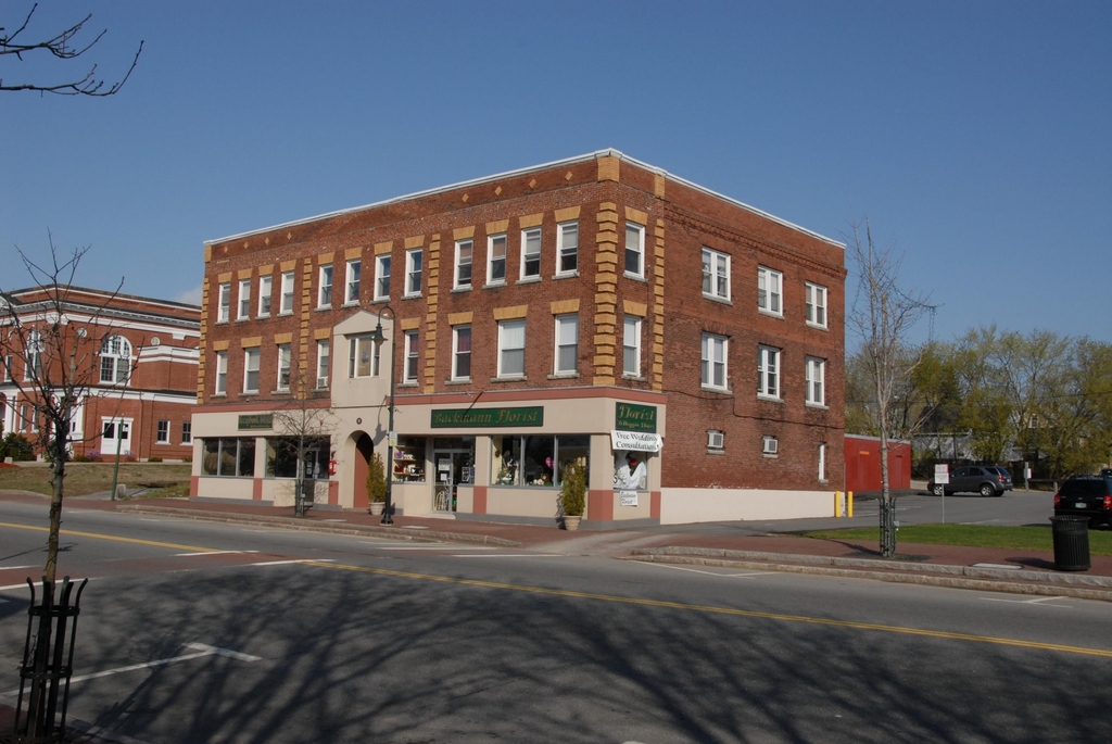 15 West Broadway - Photo 0