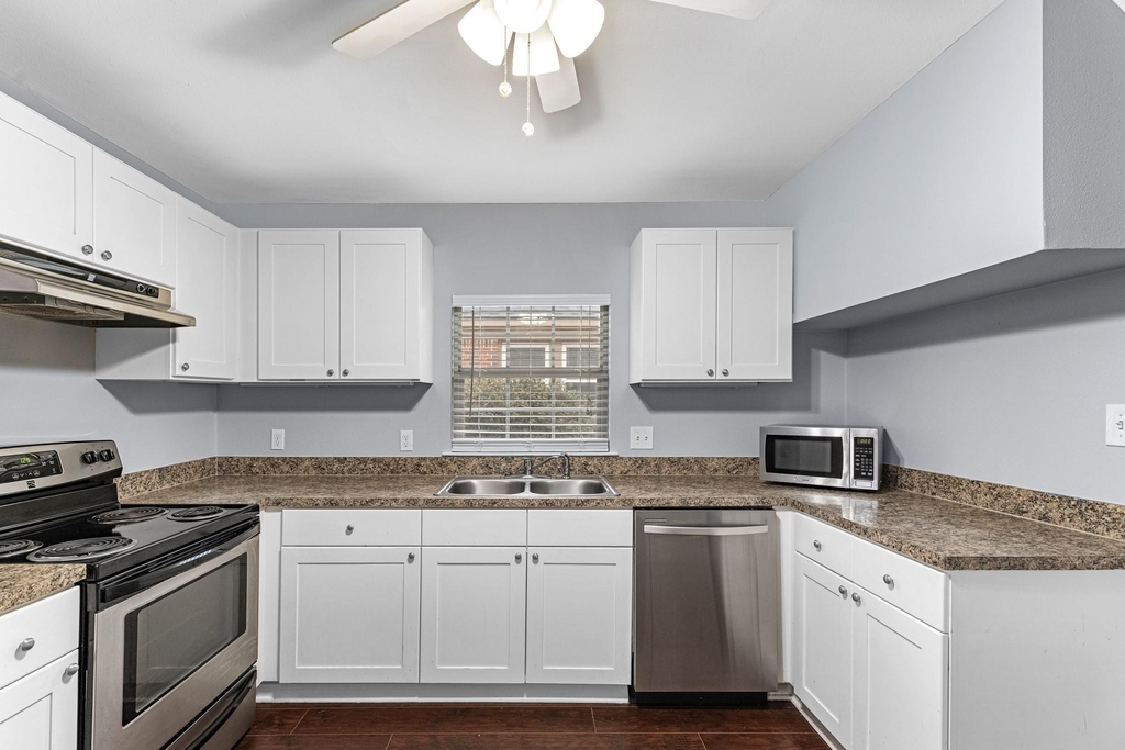 709 1/2 Gale Street - Photo 5