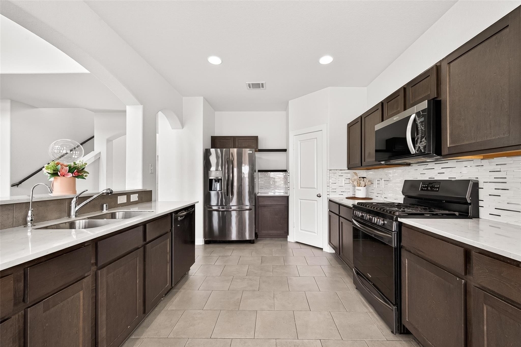 6803 Alamitos Court - Photo 14