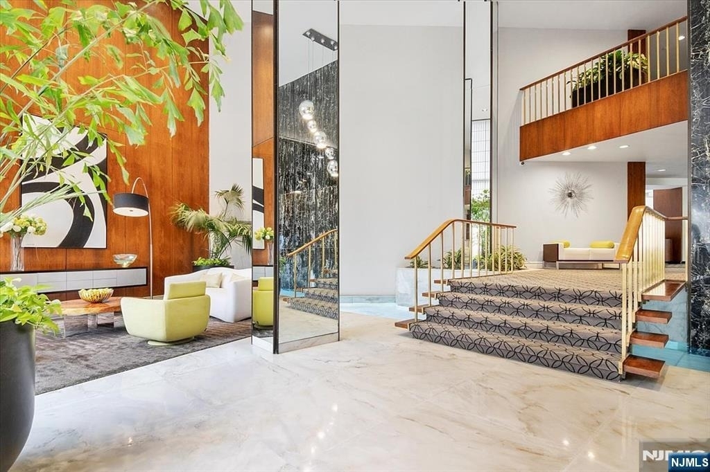 1 Claridge - Photo 2