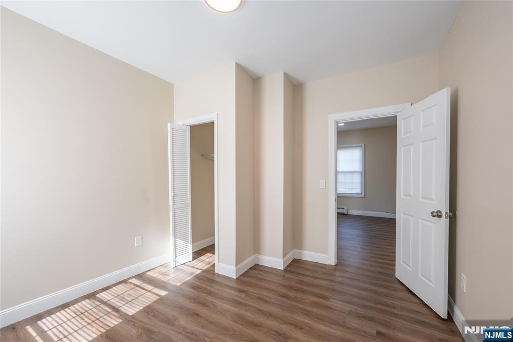 238 Van - Photo 30