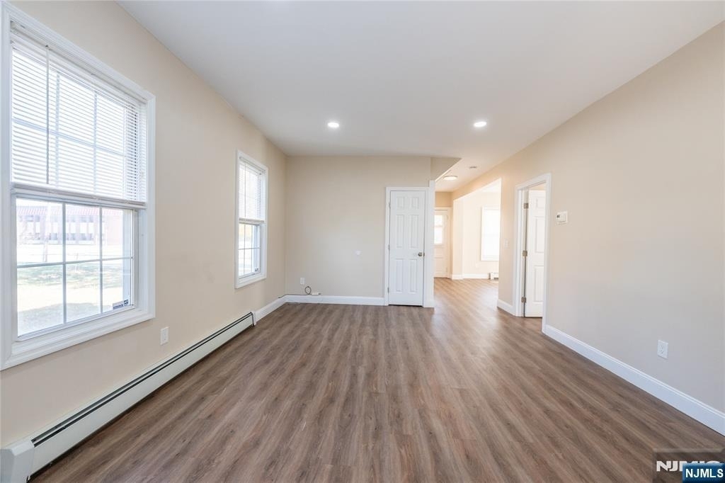 238 Van - Photo 10