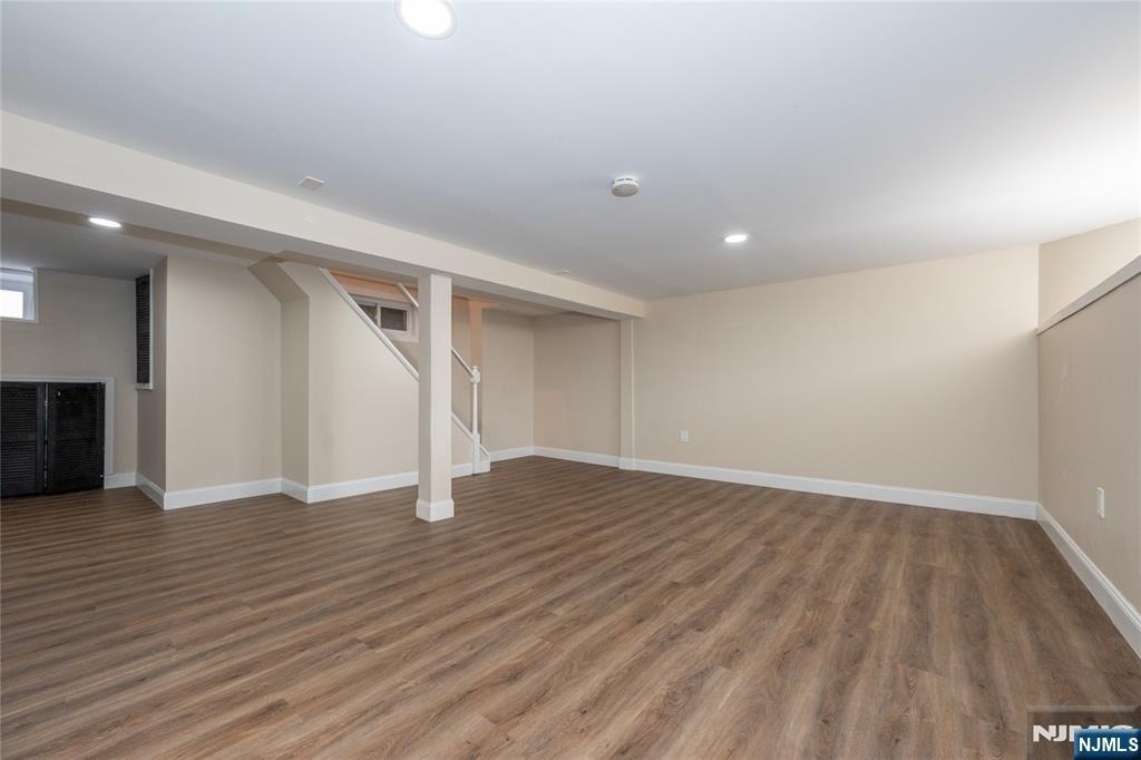 238 Van - Photo 34