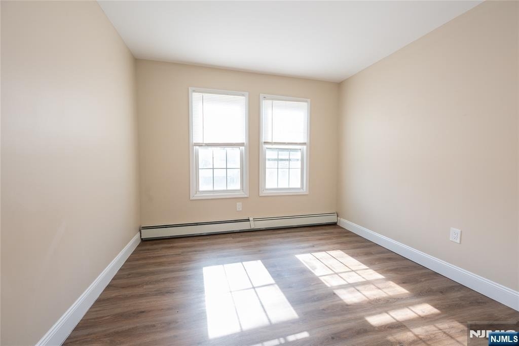 238 Van - Photo 22
