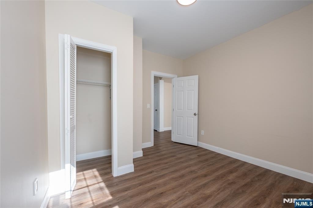 238 Van - Photo 24