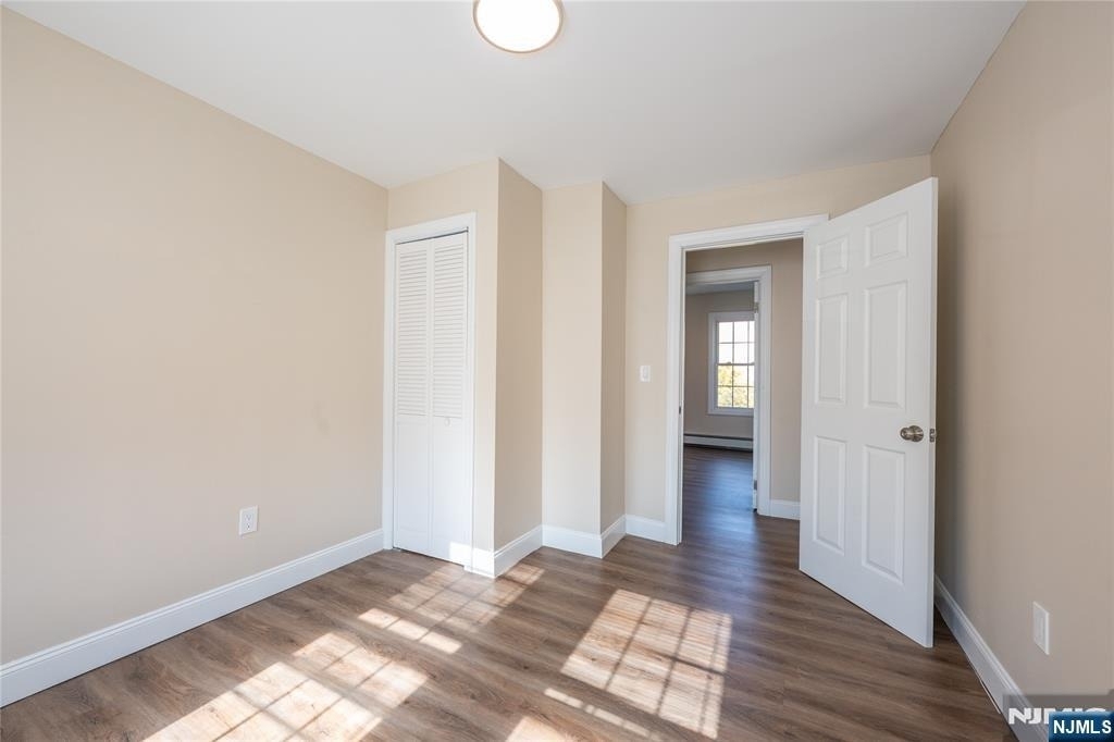 238 Van - Photo 20