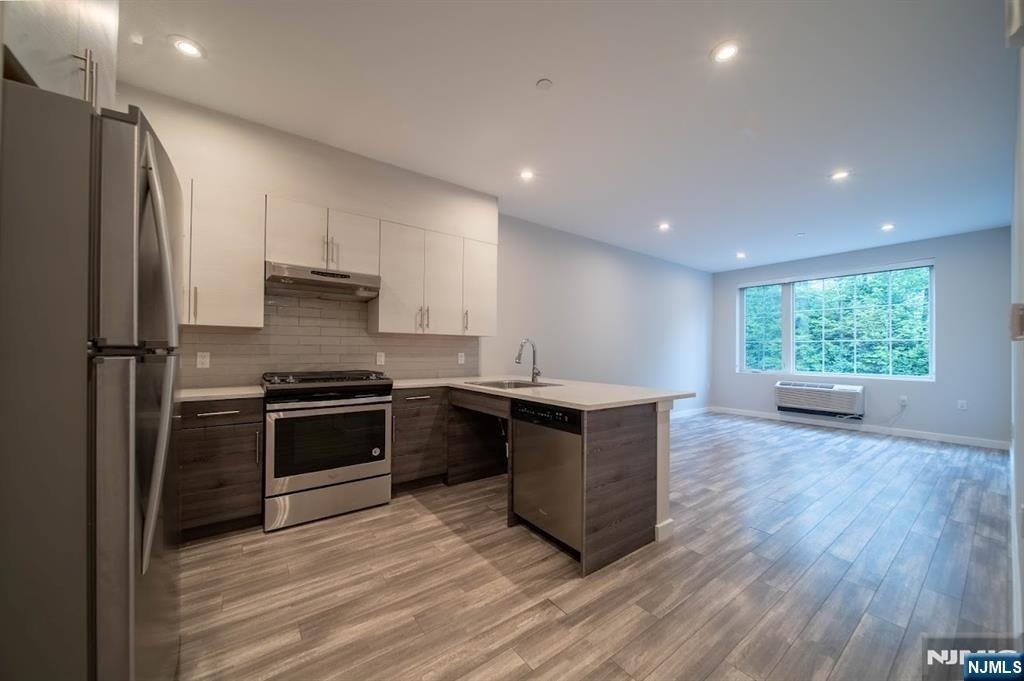 62 Broadway - Photo 6