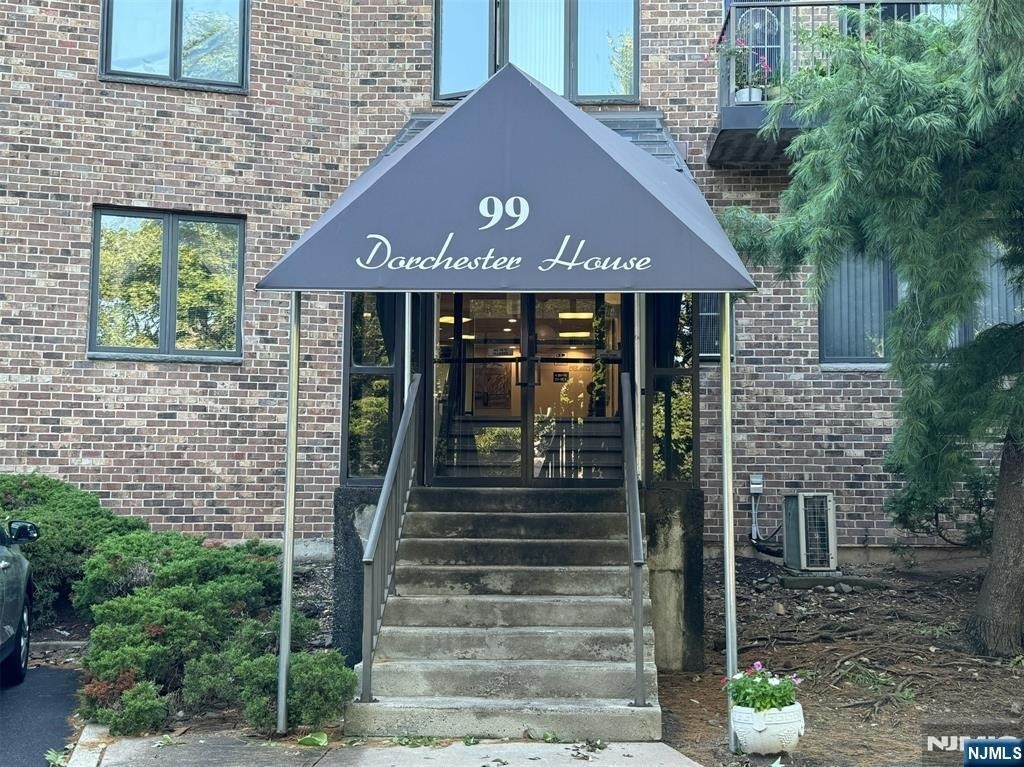 99 Teaneck - Photo 0