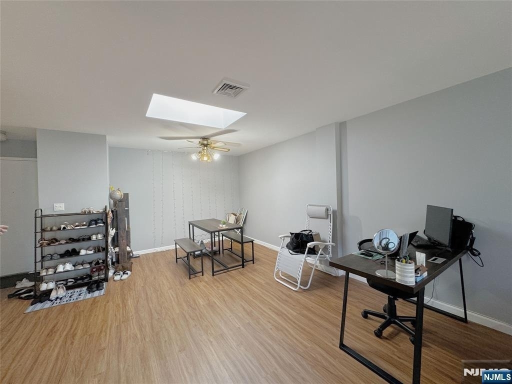 99 Teaneck - Photo 2