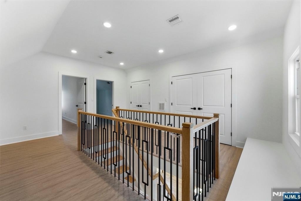 304 Delawanna - Photo 8
