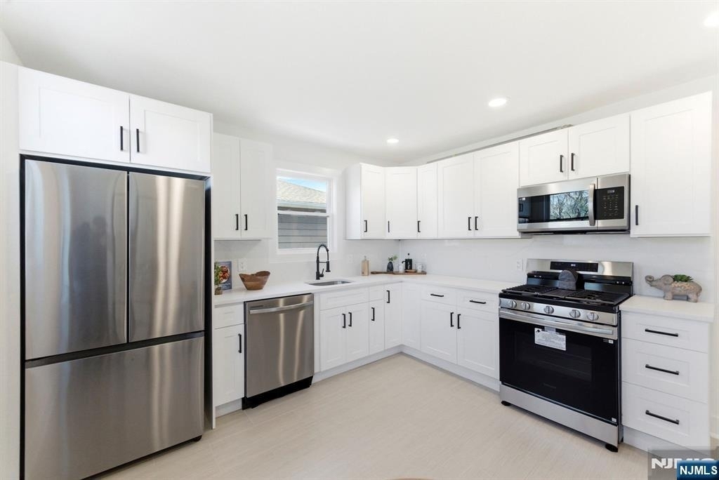 304 Delawanna - Photo 4