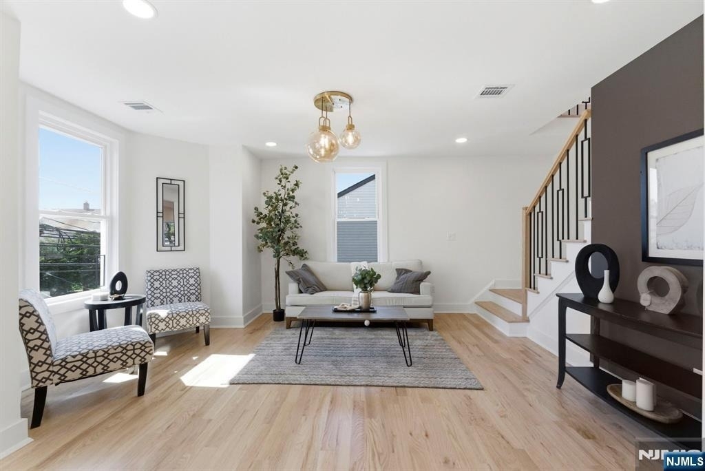 304 Delawanna - Photo 3