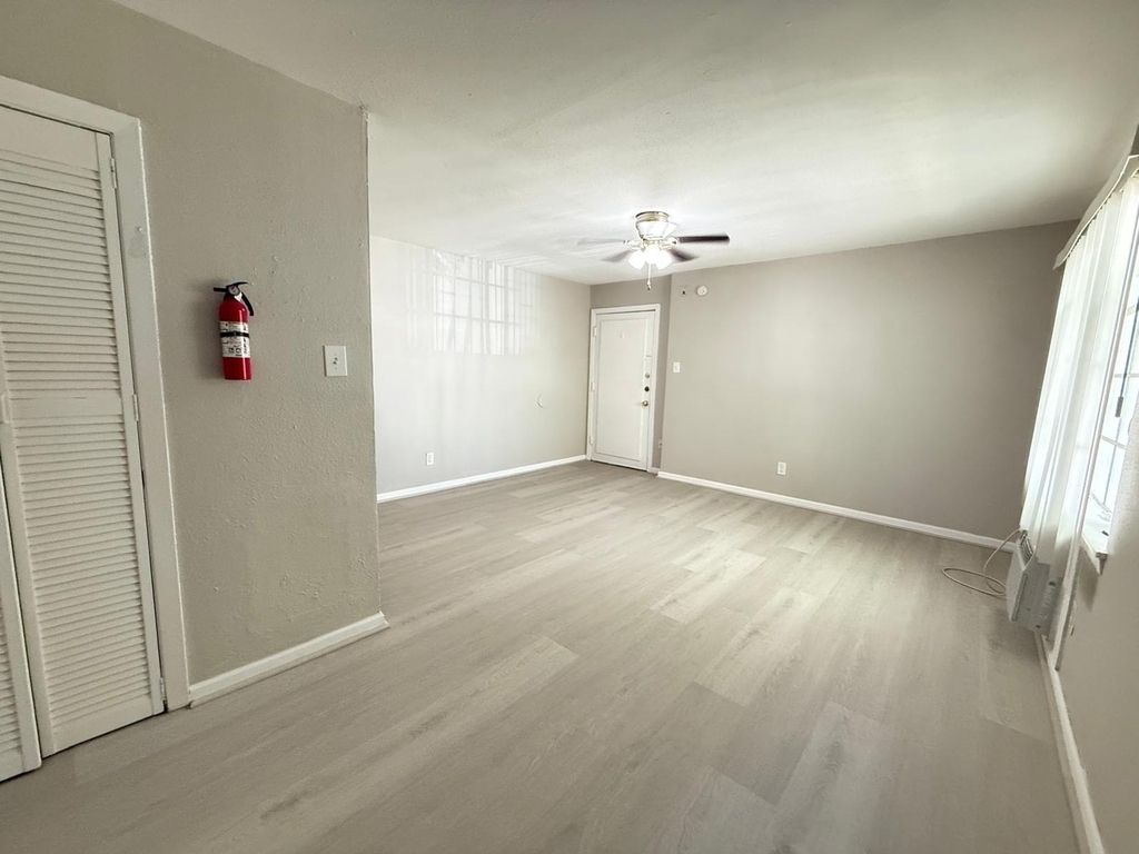 2501 Yoakum Boulevard - Photo 16