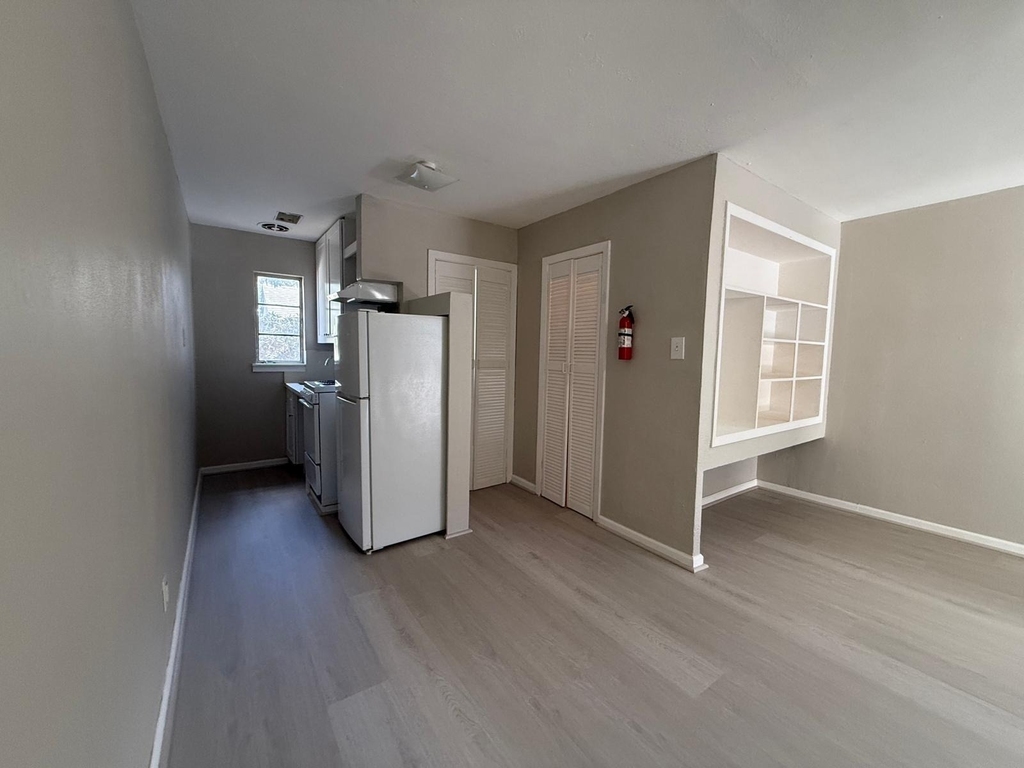 2501 Yoakum Boulevard - Photo 5