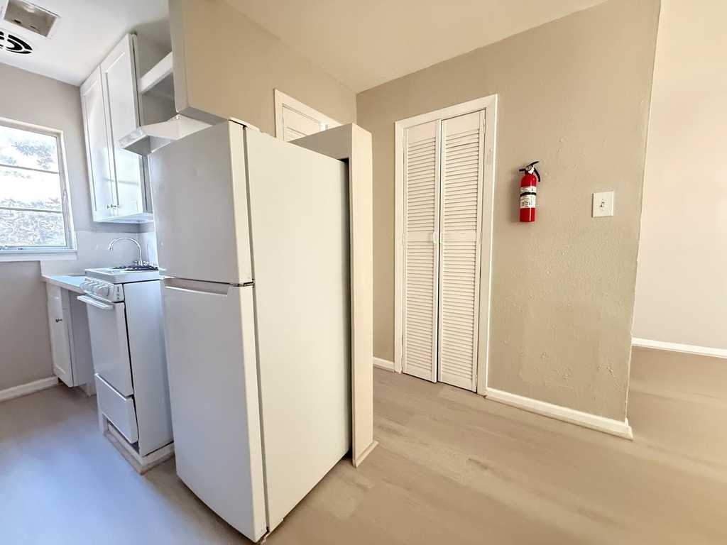 2501 Yoakum Boulevard - Photo 15