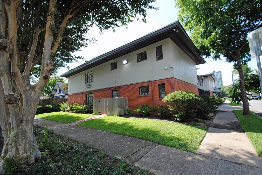 2501 Yoakum Boulevard - Photo 17