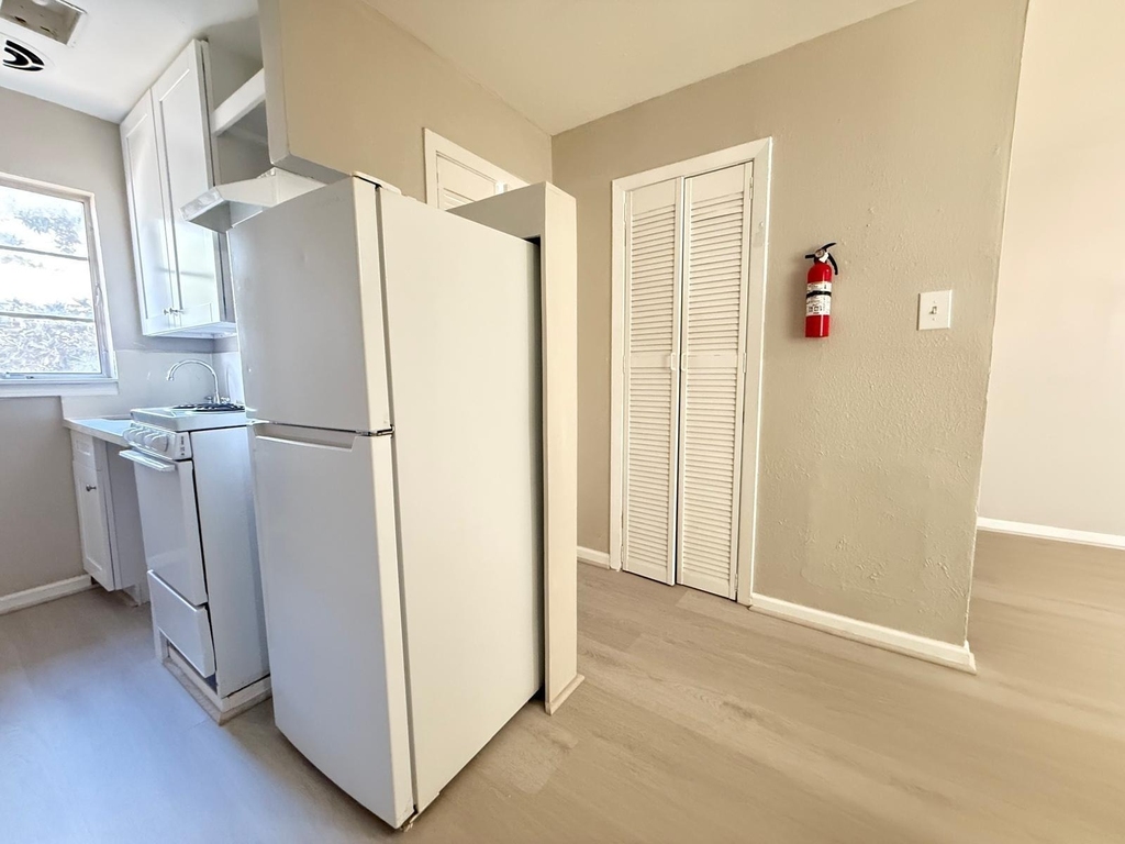 2501 Yoakum Boulevard - Photo 8