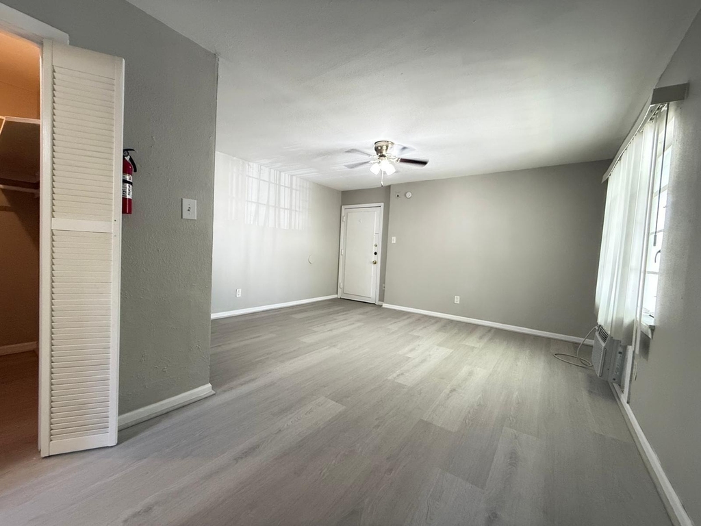 2501 Yoakum Boulevard - Photo 6