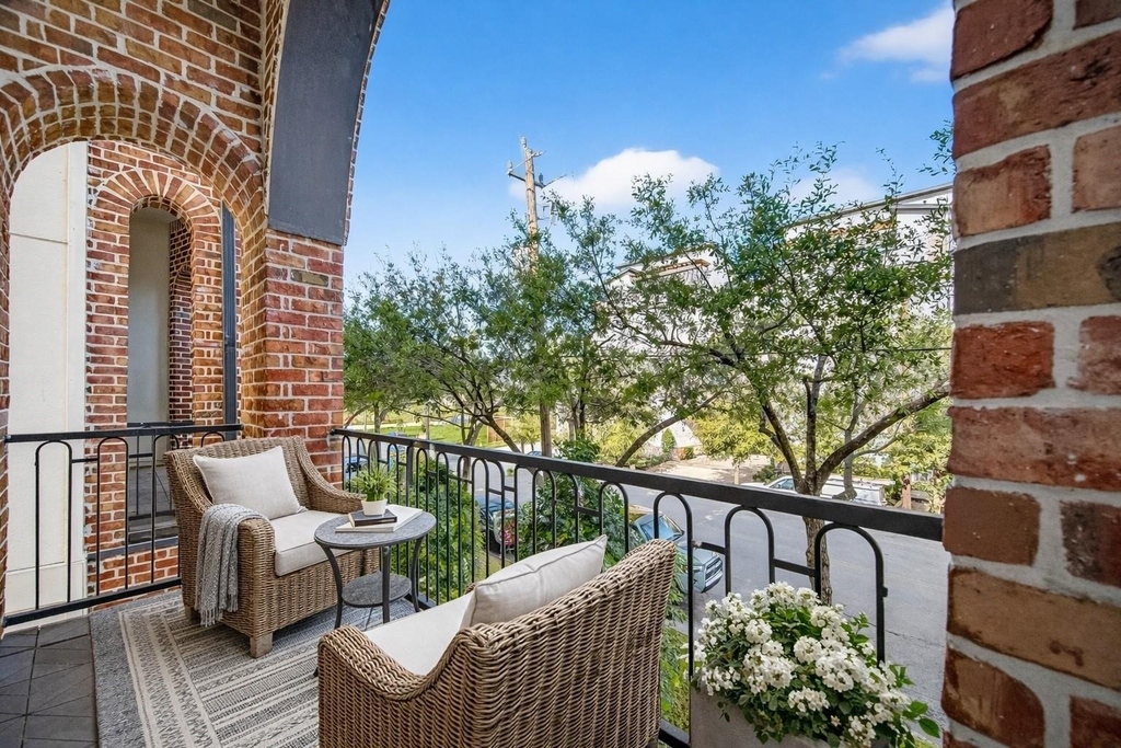 705 Delano Street - Photo 6