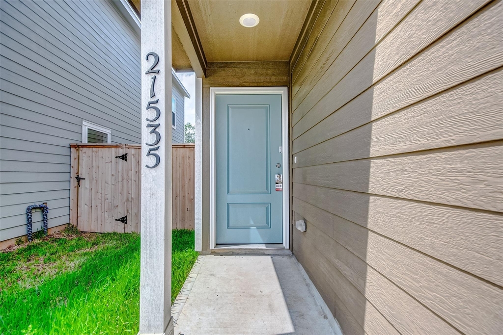 21535 Carosella Drive - Photo 3