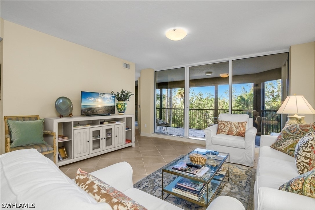 7225 Pelican Bay Boulevard - Photo 4