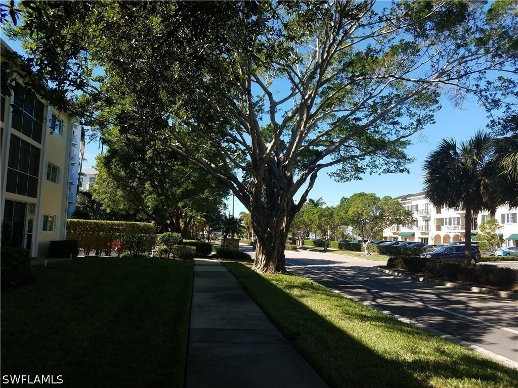 216 Banyan Boulevard - Photo 2