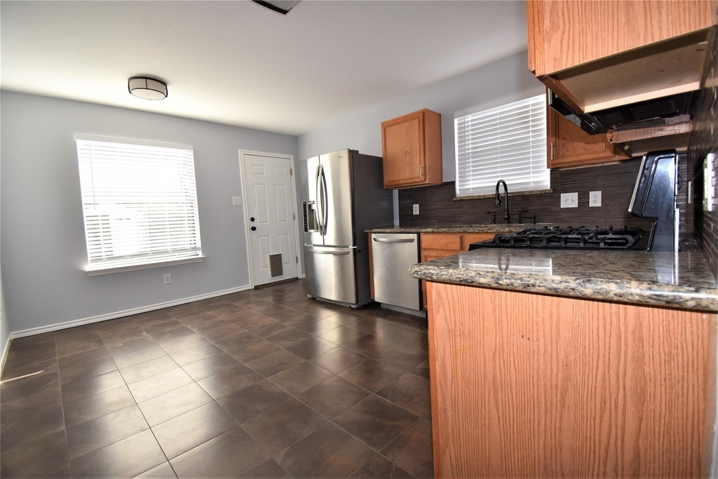 18319 Forest Dew Drive - Photo 4