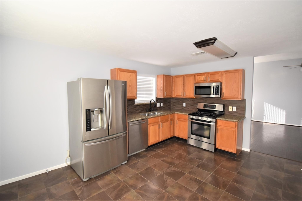 18319 Forest Dew Drive - Photo 3