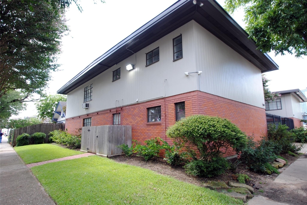 2501 Yoakum Boulevard - Photo 1