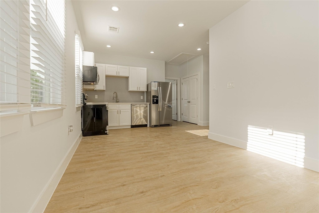 6006 Jerrycrest Drive - Photo 2