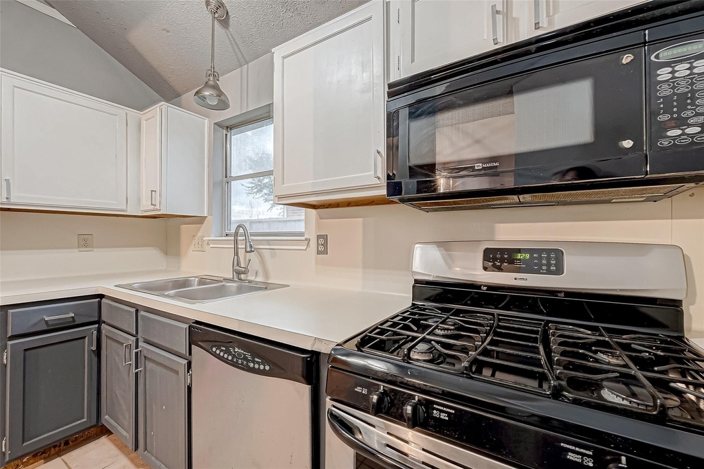 18315 Westlock Street - Photo 20