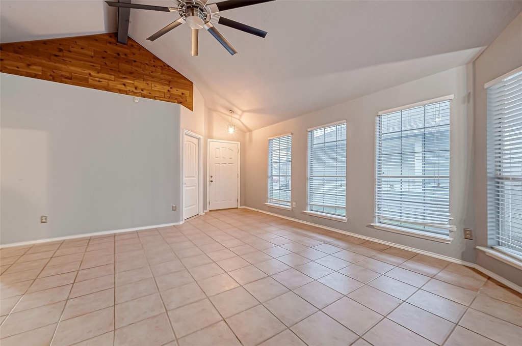18315 Westlock Street - Photo 11