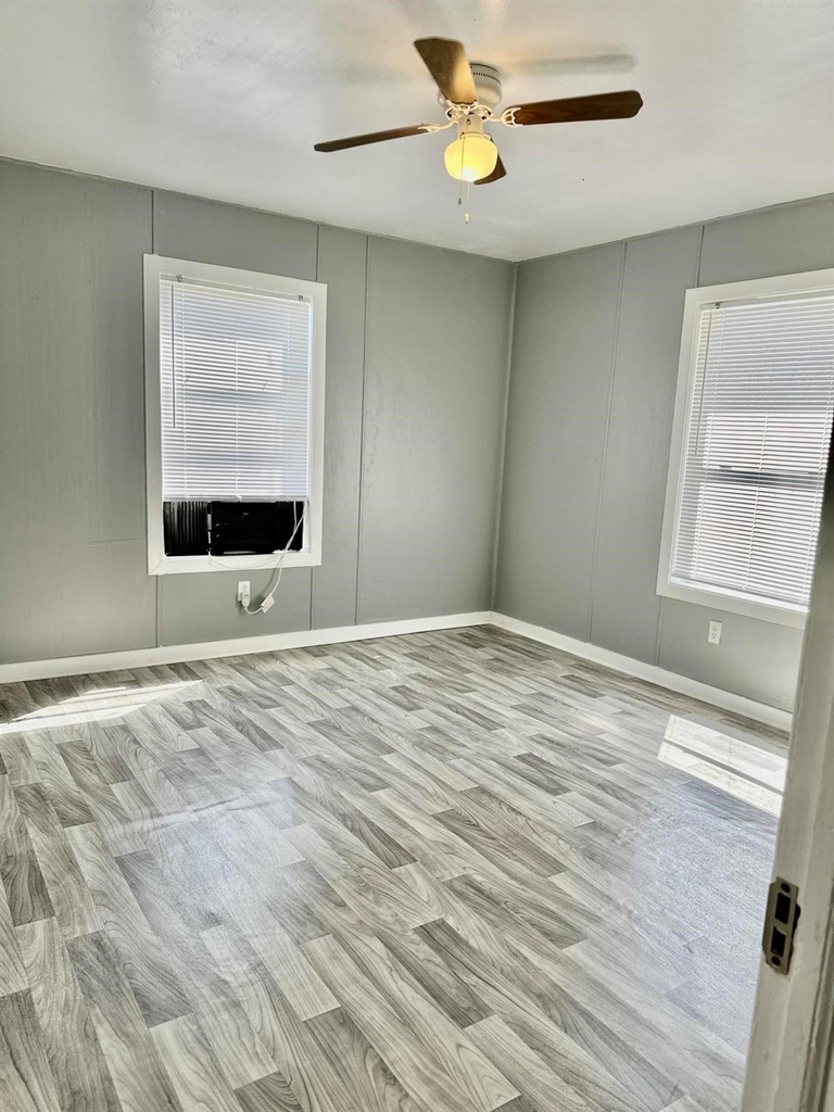 1907 Avenue C - Photo 14