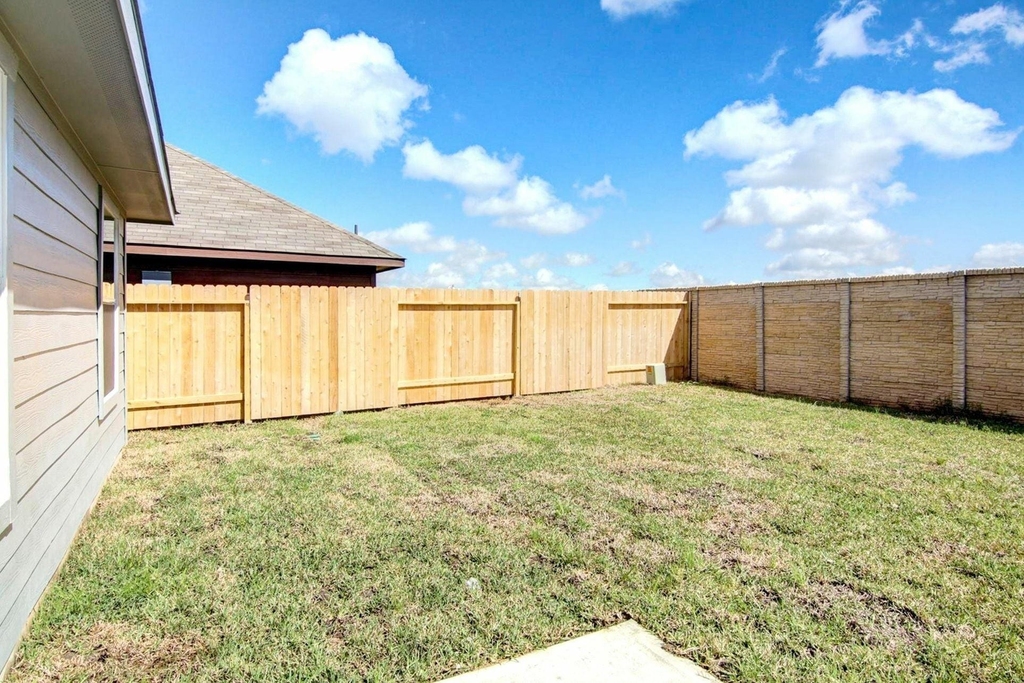 5606 Plantation Forest Drive - Photo 1