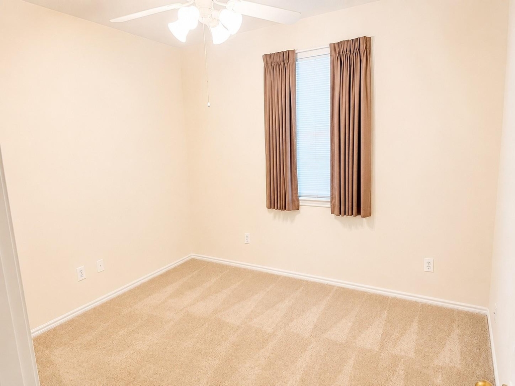 2319 Ligustrum Flower Drive - Photo 7