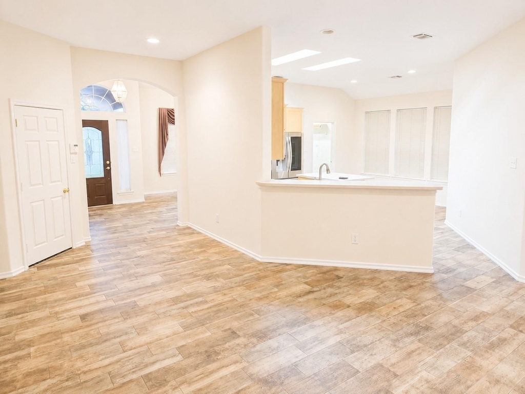 2319 Ligustrum Flower Drive - Photo 4