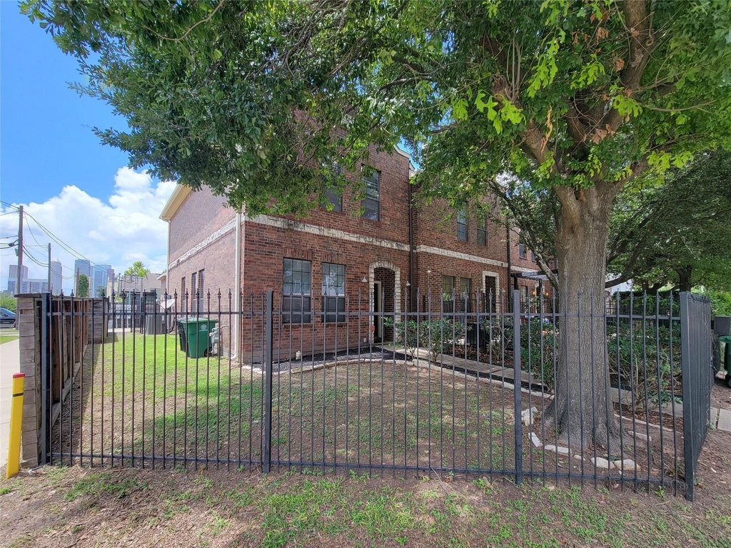1414 Emancipation Avenue - Photo 2