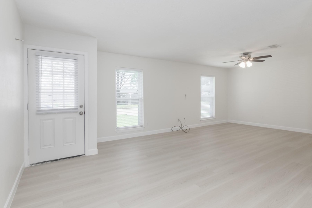 1009 Cedar Street - Photo 1