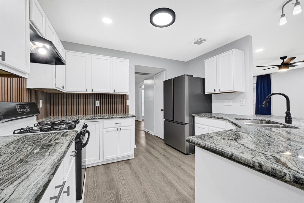 15019 Dunster Lane - Photo 8
