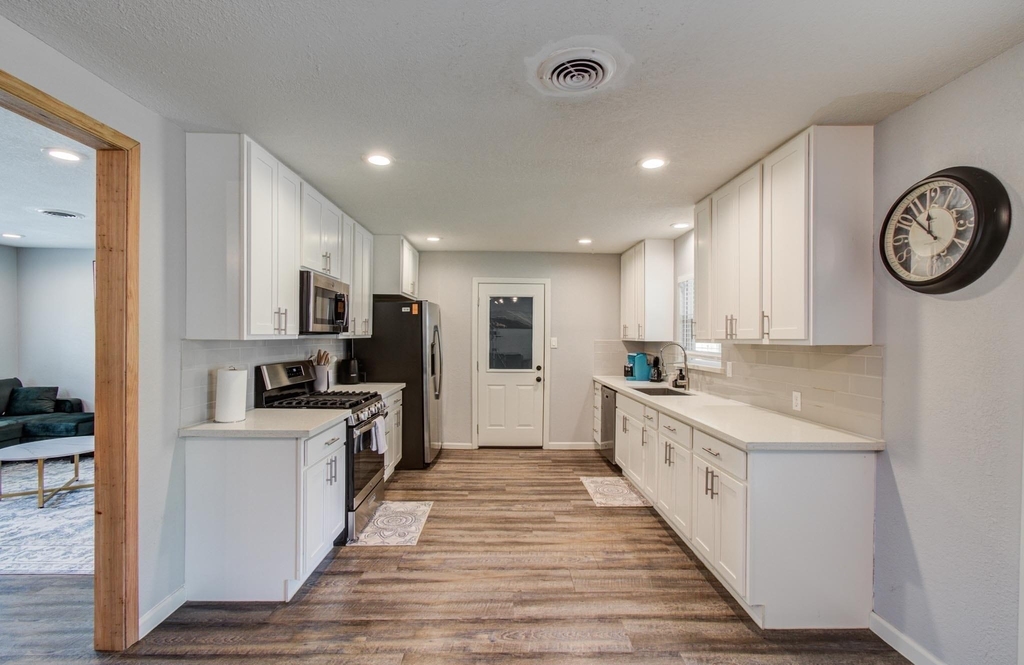 8018 Hammerly Boulevard - Photo 15