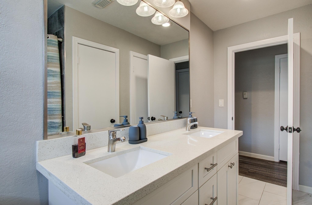 8018 Hammerly Boulevard - Photo 10